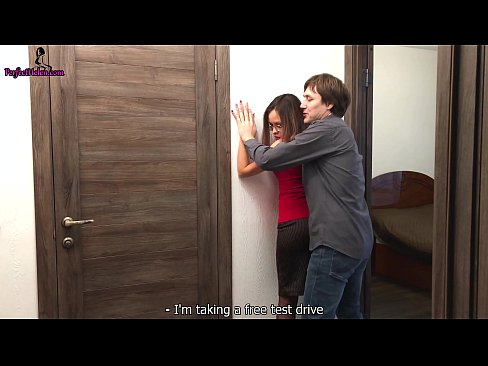 ❤️ Realtor Sexy Anashtua Pussy na Fucks Wakati Anauza Ghorofa Yake - Krempai Video ya mkundu ☑